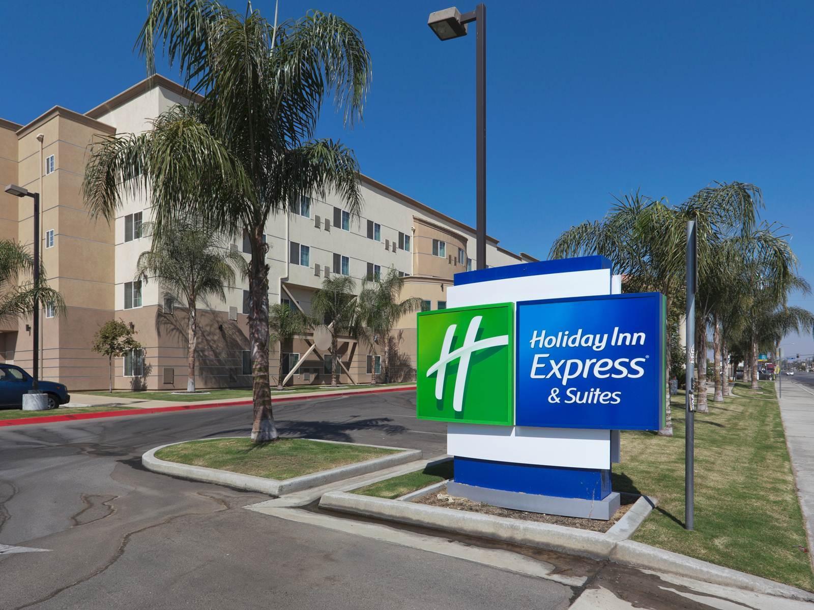 Holiday Inn Express & Suites Bakersfield Central By Ihg Exterior photo