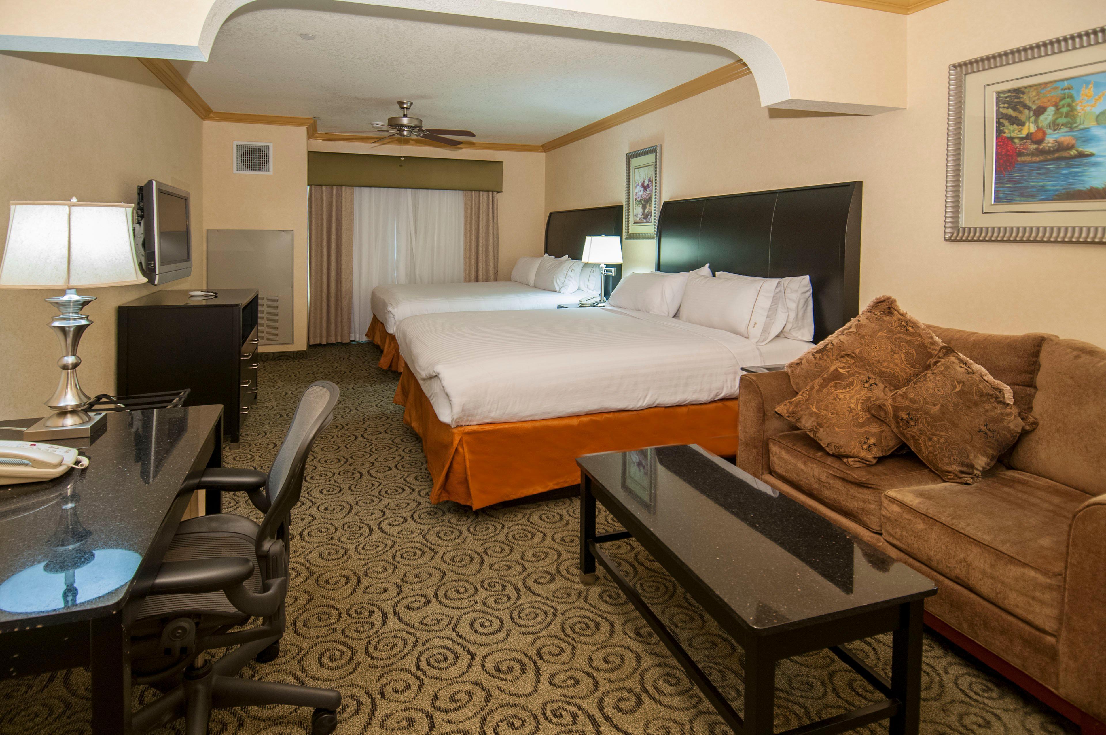 Holiday Inn Express & Suites Bakersfield Central By Ihg Exterior photo
