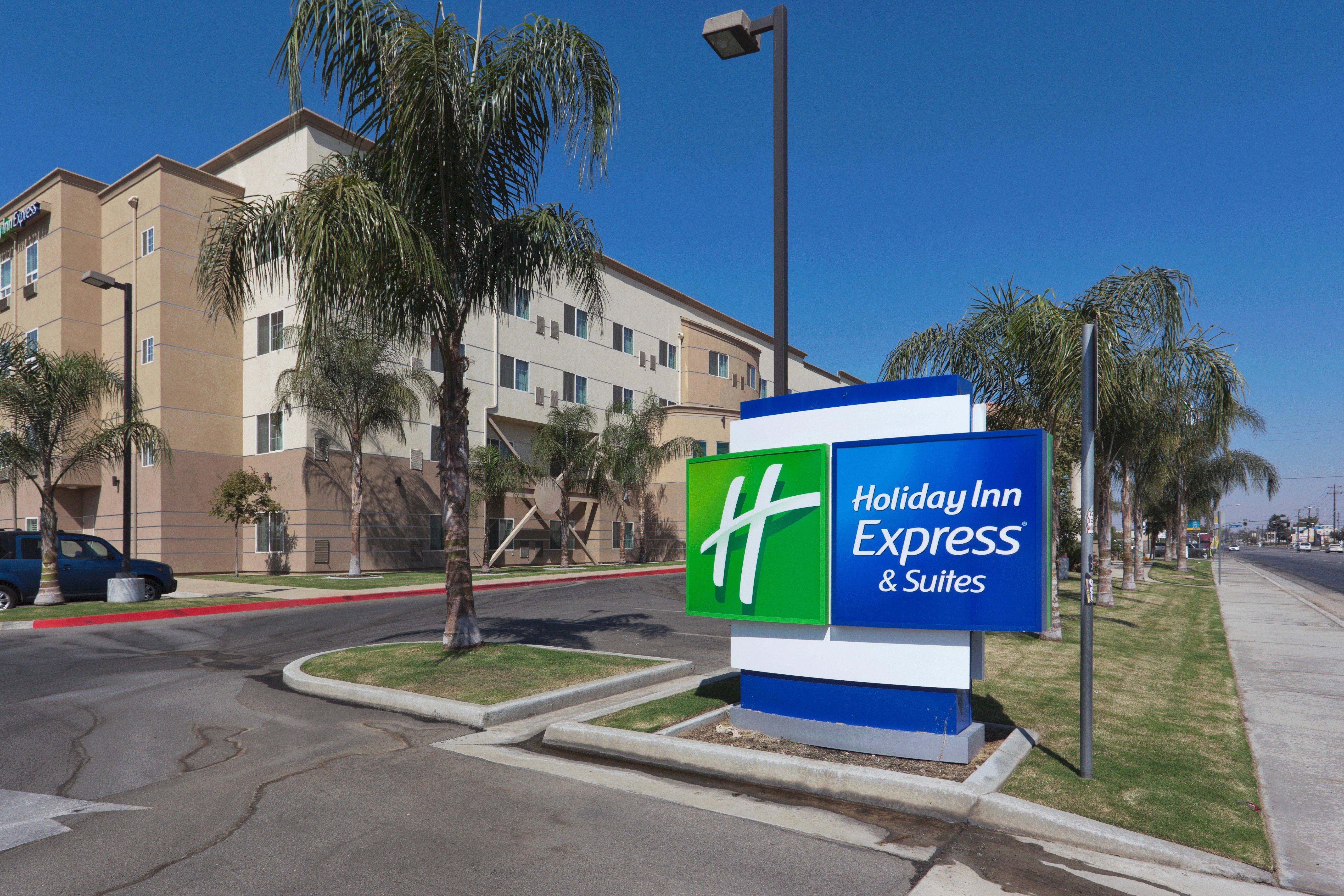 Holiday Inn Express & Suites Bakersfield Central By Ihg Exterior photo