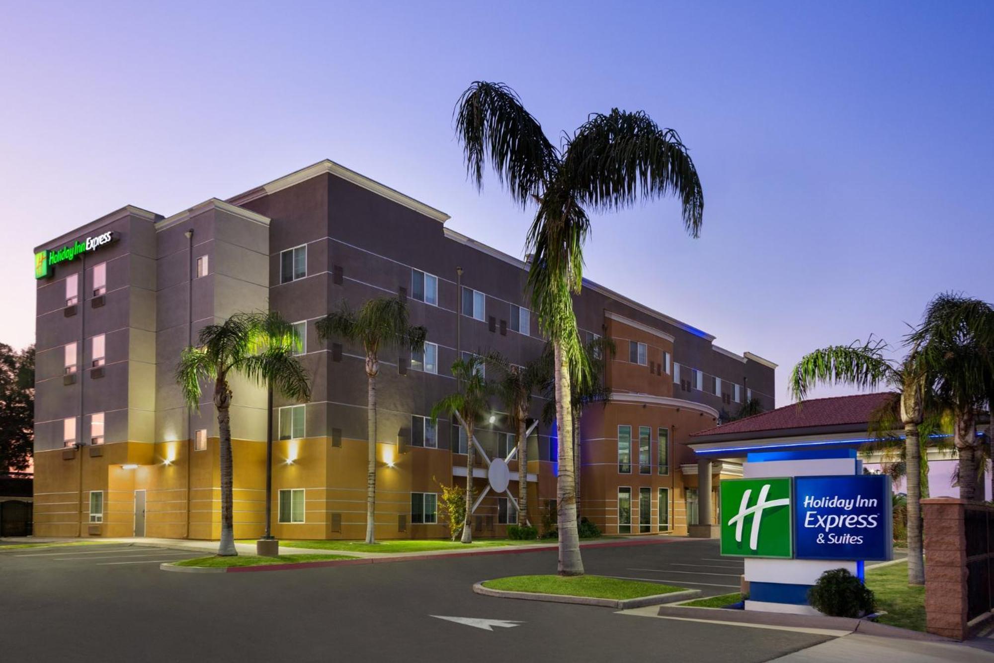 Holiday Inn Express & Suites Bakersfield Central By Ihg Exterior photo