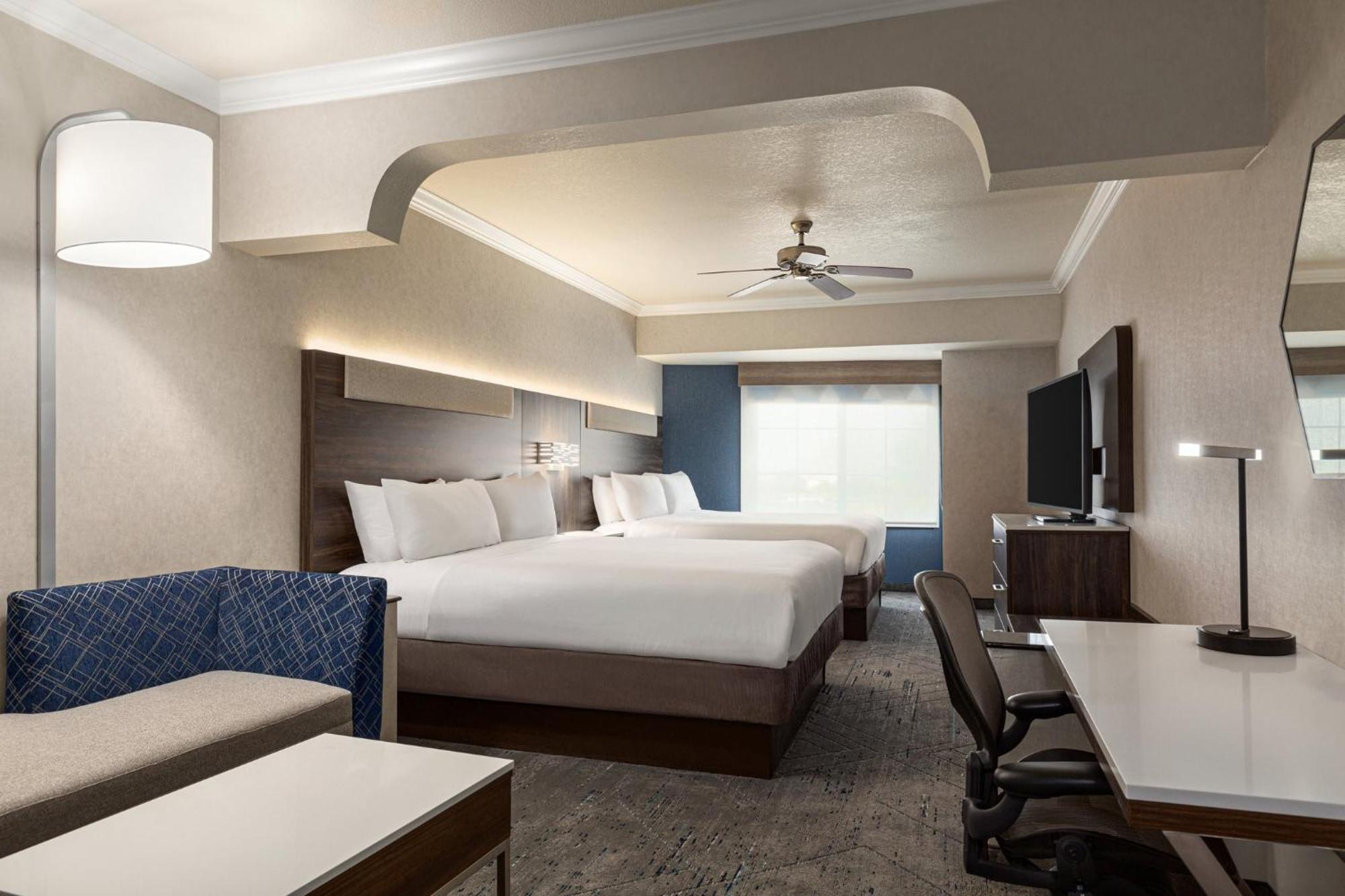Holiday Inn Express & Suites Bakersfield Central By Ihg Exterior photo